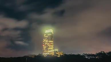 4k夜晚下三亚的城市云海风光夜景视频的预览图